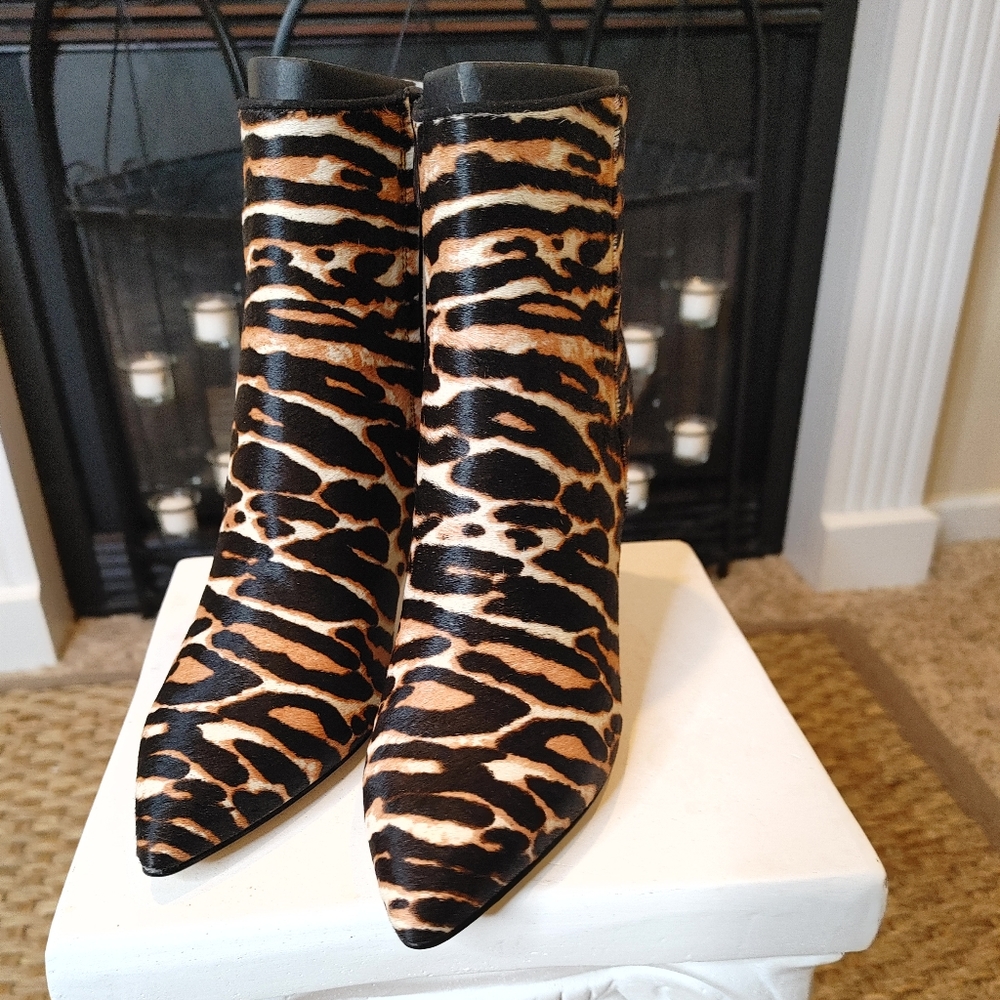 NINE WEST FHAYLA 💥NEW IN BOX💥 POINTED TOE BOOTIE,BLACK MULTI PONY 6M - Picture 12 of 16